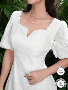 Modelyn Vestido blanco con cuello en V, mangas abullonadas y bordado de ojetes - Blanco - Ver 2