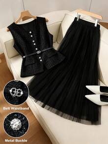 GlowEve CURVE Bộ đồ nữ cỡ lớn 2 món: Áo khoác không tay cổ tròn cài cúc vàng và chân váy xếp ly bằng vải lưới màu trơn, thích hợp cho hẹn hò, đi làm. - màu đen - Xem 1