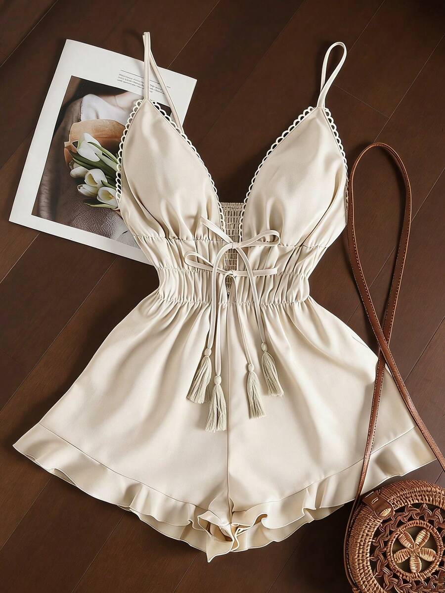 Franclia Bộ jumpsuit nữ mùa hè mới, cổ chữ V gợi cảm, khoét lỗ phía trước, dây buộc và tua rua trang trí, eo xếp ly, quần short rộng rãi, viền bèo nhún bất đối xứng, trang phục mùa hè thanh lịch, quần áo mùa hè, phong cách mùa hè cho nữ, quần short đi biển, trang phục đi biển cho nữ, jumpsuit màu mơ - Màu be - Xem 1