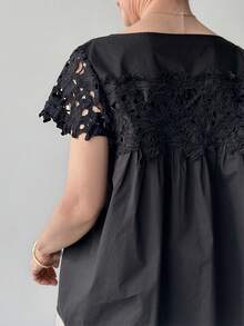 FRIFUL Blusa holgada y versátil de unicolor negro con parches y tela de encaje 3D plisada, para primavera/verano - Negro - Ver 6