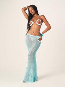 MISSGUIDED Conjunto de bikini de halter de ganchillo con detalles de aplicaciones florales y falda larga de malla como cobertura - Azul - Ver 1
