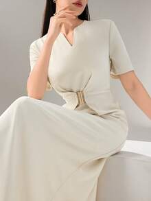 Heiryn 女士纯色V领短袖腰部金属扣设计优雅连衣裙 - 杏色 - 查看 6