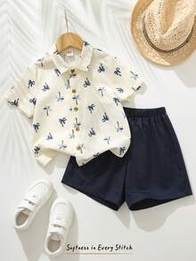 Cozy Pixies Bộ 2 món gồm áo polo tay ngắn cổ bẻ và quần short cạp chun họa tiết cây dừa cho bé trai. - Màu xanh lam - Xem 3