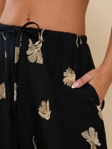 SHEIN Tall CURVE 大码女式豹纹字母贴花口袋阔腿休闲裤 - 黑色 - 查看 2