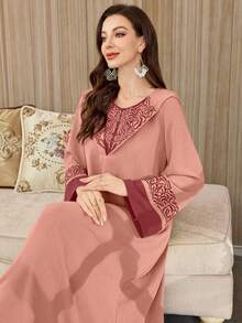 Al Najma 女士时尚优雅刺绣撞色连帽连衣裙 - 紅色 - 查看 4
