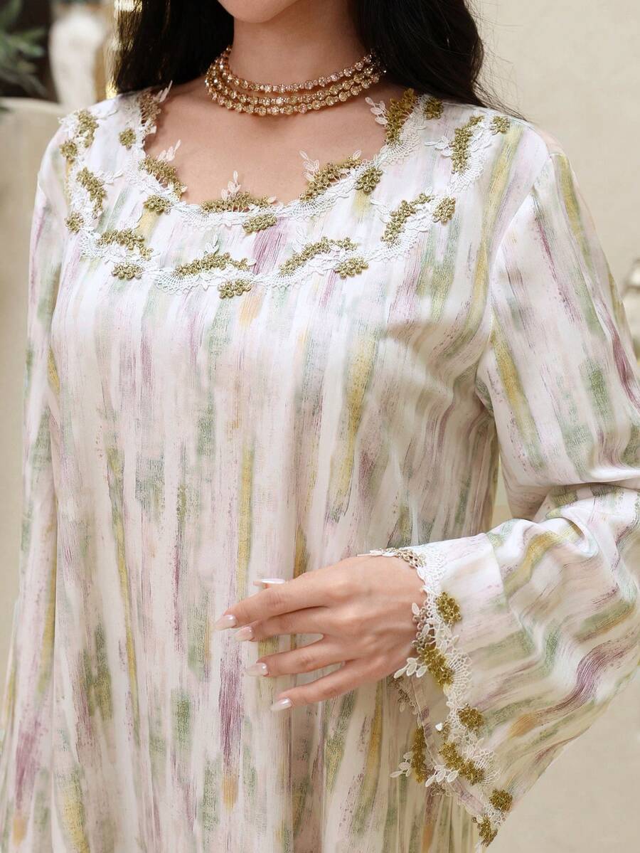 Yasmyna رمضان فستان نسائي بياقة مستديرة وأكمام طويلة بطراز عربي مع زخارف مطرزة - وردي - مشاهدة 1