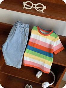 SHEIN Little Byeori 2件組小男孩恐龍壓紋短褲套裝 - 彩色 - 查看 3