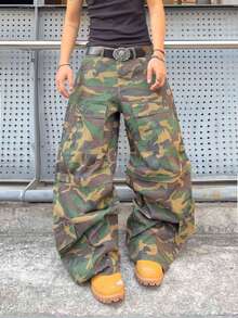 ROMWE MEN Street Life Jeans de corte holgado con estampado de camuflaje curvo, moda callejera para hombres - Verde militar - Ver 4