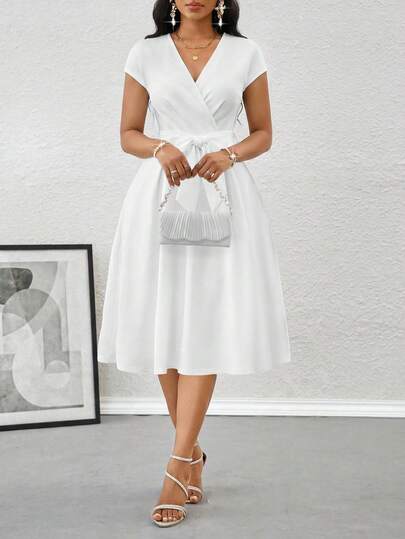 SHEIN Lady Vestido de mujer de unicolor con cuello en V, manga corta y elegante, de largo medio