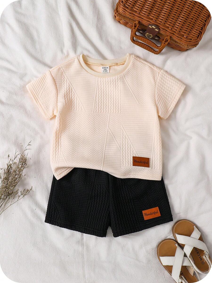 SHEIN Conjunto de 2 peças para bebê menino/menina, com estampa minimalista e fofa de letras. Camiseta de manga curta e shorts. - Multicolorido - Ver 1