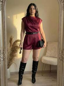 SHEIN MOD Bộ jumpsuit không tay màu đỏ satin cổ điển dành cho nữ cỡ lớn, thắt lưng đen, thanh lịch, thích hợp mặc đi làm, công sở, mùa xuân/hè. - Màu Đỏ Sâu - Xem 8