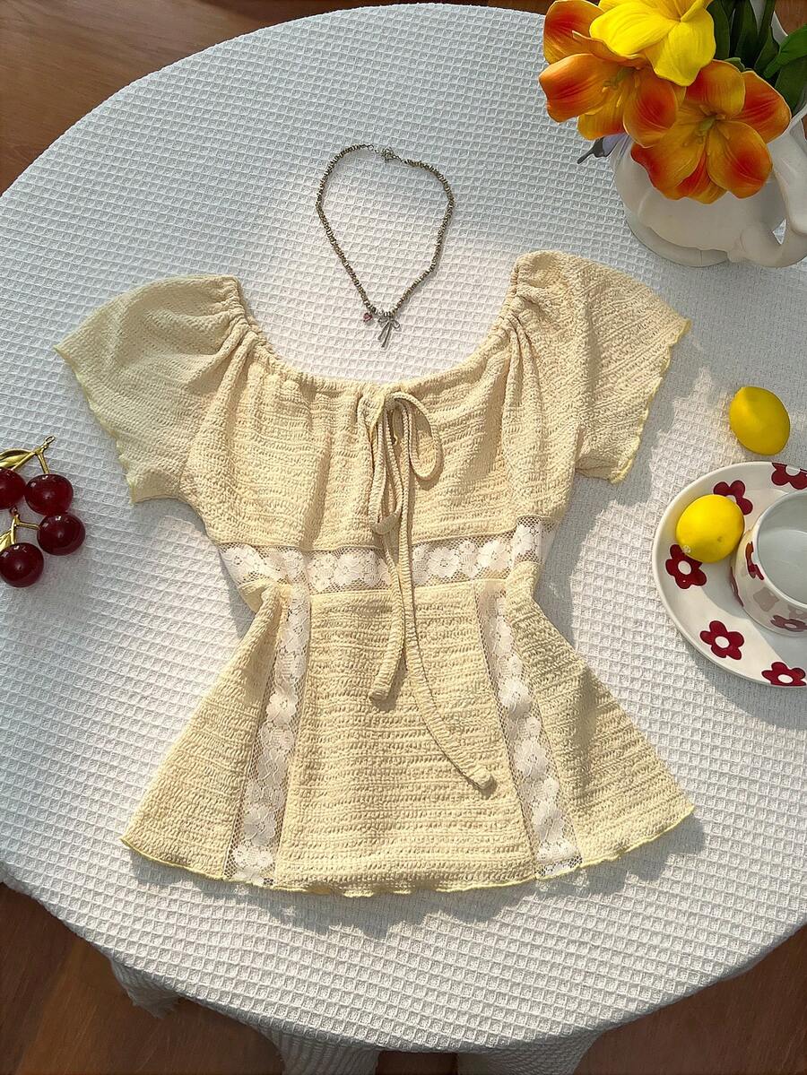 Sweetra Y2K休闲性感度假蕾丝拼接抽绳百搭修身T恤 - 杏色 - 查看 1