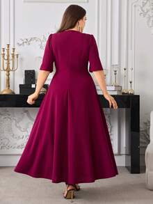 Modelyn 女士优雅简约V领修身连衣裙，饰有胸针，短袖 - 酒紅色 - 查看 2