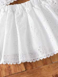 Emery Rose Kids Emery Rose Kids 少女编织刺绣纯色圆领不对称蕾丝下摆休闲上衣和迷你裙两件套，可爱、优雅、甜美、复古又时尚。适合妈妈、女儿、姐妹搭配，度假、节日、上学、日常穿着、居家聚会和特殊场合，春夏皆宜。 - 白色 - 查看 5