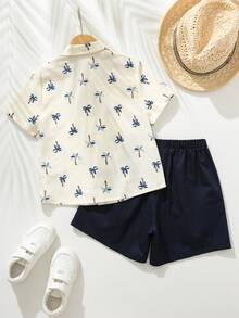 Cozy Pixies Bộ 2 món gồm áo polo tay ngắn cổ bẻ và quần short cạp chun họa tiết cây dừa cho bé trai. - Màu xanh lam - Xem 4