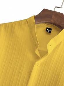 Manfinity Homme 2pcs Men Casual Mustard Yellow Summer Outfit,Solid Color Textured Short Sleeve Shirt And Drawstring Waist Loose Straight-Leg Pant Set,Beach,Holiday, Formal - Yellow - View 3