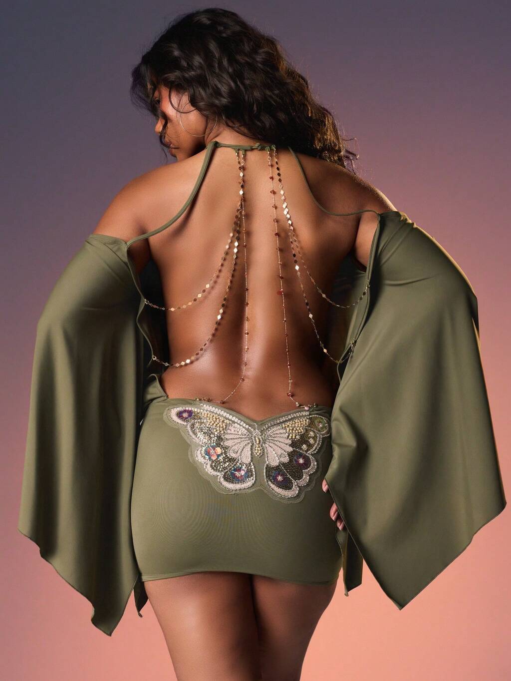 MISSGUIDED Sukienka mini z odkrytymi ramionami i rękawami typu nietoperz i aplikacją motyla