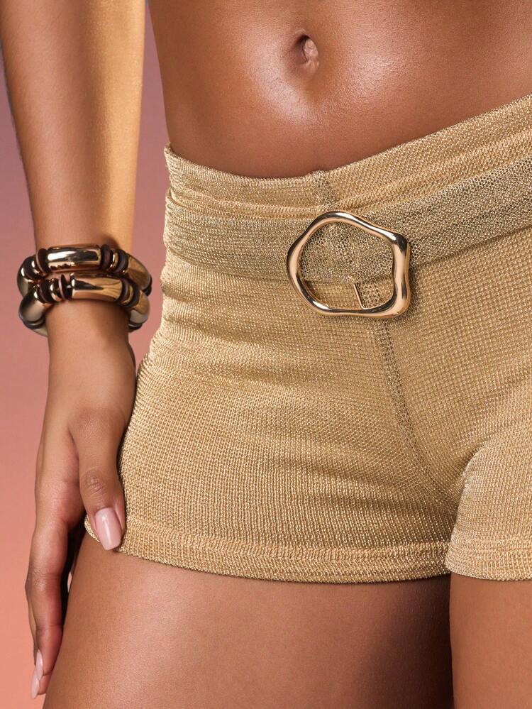 MISSGUIDED Shorts de cintura alta de microfibra con acabado metálico dorado y detalle de cinturón llamativo para ocasiones de noche y festivales