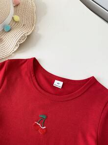 SHEIN Playful Pals Conjunto de verano para niñas de vuelta al colegio, con camiseta de cuello redondo casual y linda con estampado de lunares de colores y arcoíris, y falda pantalón vaquera de unicolor - Rojo - Ver 3