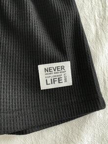 SHEIN Playful Pals 2件套幼儿男童时尚黑白条纹华夫格针织面料口袋圆领短袖T恤和黑色弹力腰字母贴片短裤套装，夏季 - 黑色 - 查看 7