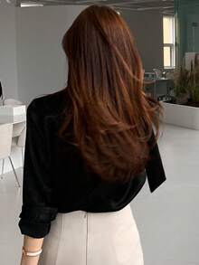 DAZY Áo sơ mi cổ chữ V mặc trong lớp dành cho nữ, áo kiểu tay dài với thiết kế độc đáo, kiểu dáng Pháp tinh tế và thanh lịch cho mùa hè. - màu đen - Xem 2