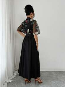 Rafferiza 女士V领网纱拼接刺绣连衣裙，优雅杏色 - 黑色 - 查看 2