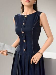 Đầm denim in họa tiết, xếp ly, bất đối xứng, cài nút, kiểu dáng thanh lịch mới, eo thon, có nếp gấp. - Màu xanh hải quân - Xem 4
