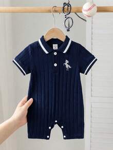 SHEIN Playful Pals 3-24M 男嬰 Polo 領刺繡馬前襟連身褲 海軍藍 夏季休閒 親子款 柔軟彈性面料 學院風 壓扣開襟 - 藍色 - 查看 7