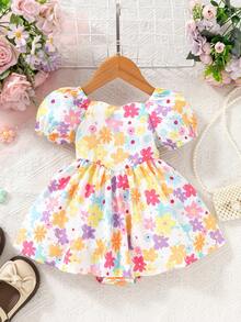 SHEIN Playful Pals Vestido Quadrado de Manga Curta com Babados Florais e Bolhas para Meninas Bebê, Primavera/Verão - Rosa chiclete - Visão 3