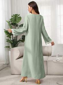 SHEIN Najma Đầm cổ tròn với miếng vá cổ áo thêu hoa, viền thêu lá và khăn trùm đầu. - màu xanh lá - Xem 5
