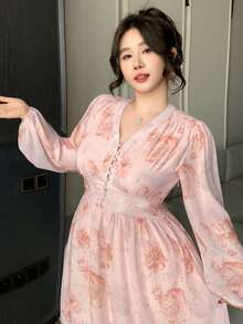 Dazy Plus Vestido largo elegante de gasa con estampado floral, cuello en V y cintura estilizadora, de manga larga, talla grande, estilo de vestido de verano para vacaciones - Rosa - Ver 1