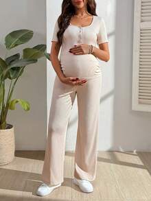 SHEIN Conjunto de maternidad de 2 piezas: Top de manga corta con cuello cuadrado y botones de unicolor & Pantalones de cintura elástica con ajuste relajado - Albaricoque - Ver 3
