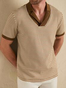 Core Aspect Camisa polo de cuello en V cómoda con diseño de rayas para hombres, versátil para primavera/verano, adecuada para uso casual, de negocios y diario/Camisa polo de rayas/Camisa polo de punto de rayas casual para hombres con cuello clásico y manga corta/Camisa polo de cuello en V de rayas marrón y blanco retro para hombres - Punto elástico, casual para citas y atuendos, corte slim para caballeros modernos Ropa de hombre de estilo terroso Camisas de ganchillo para hombres Camisas de punto para hombres Ropa de verano para hombres - Caqui - Ver 6