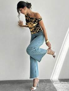 Firerie 女士露肩扎染印花褶皱不对称领口T恤衬衫，印花衬衫，不对称肩部上衣，适合春夏、海滩、通勤、优雅、性感、度假、波西米亚风、夏威夷、音乐节、浪漫、约会等场合。 - 彩色 - 查看 8