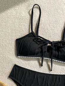 Swim Mod 女士白色纹理面料镂空胸前蝴蝶结蕾丝边高腰比基尼套装，时尚、优雅、可爱、甜美 - 黑色 - 查看 3