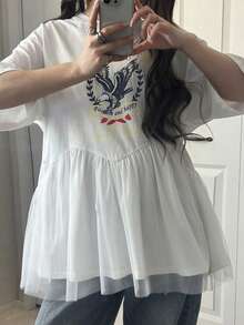 FRIFUL 女士圆领宽松T恤，饰有大号图案印花、荷叶边下摆和网纱拼接，适合春夏季穿着 - 白色 - 查看 6