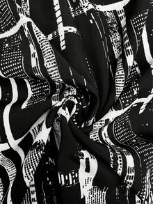 EMERY ROSE Plus Size Women's Geometric Print V-Neck Batwing Short Sleeve Casual Shirt - Black and White - View 7