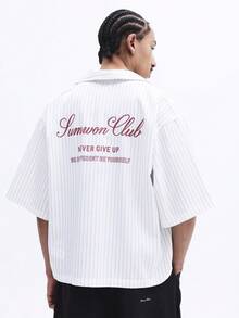 SUMWON Kemeja Baseball Garis-garis Pria Lengan Pendek dengan Resleting Depan, Cocok untuk Musim Panas, Klub, dan Cetakan Slogan di Belakang, Atasan Kasual - Putih - View 1