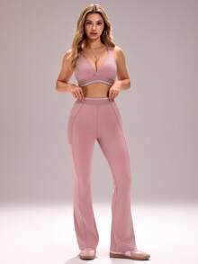 Sovereign Charm 三件套休闲百搭撞色可拆卸衬垫文胸上衣、字母印花短袖T恤和修身喇叭裤，显瘦运动套装 - 彩色 - 查看 4