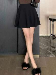 DAZY Minimalist Solid Color Versatile Mini Skirt, Suitable For Everyday Wear - Black - View 2