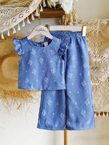 Elladie kids 女童春夏休闲简约韩版两件套。采用编织花卉印花纹理面料。白色无袖圆领上衣，后背纽扣开襟设计，搭配同色系休闲裤。适合年轻女孩，韩版简约风格，可爱又淑女，适合日常、上学、外出、度假等休闲场合穿着。春夏套装，女童服装，女童套装，女童夏季套装，女童配套套装。夏季服装。柔软舒适。 - 藍色 - 查看 5