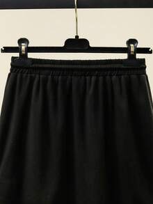 GlowEve 2 piezas Conjunto de top de manga corta y shorts de color contrastante para mujer - Blanco y Negro - Ver 3