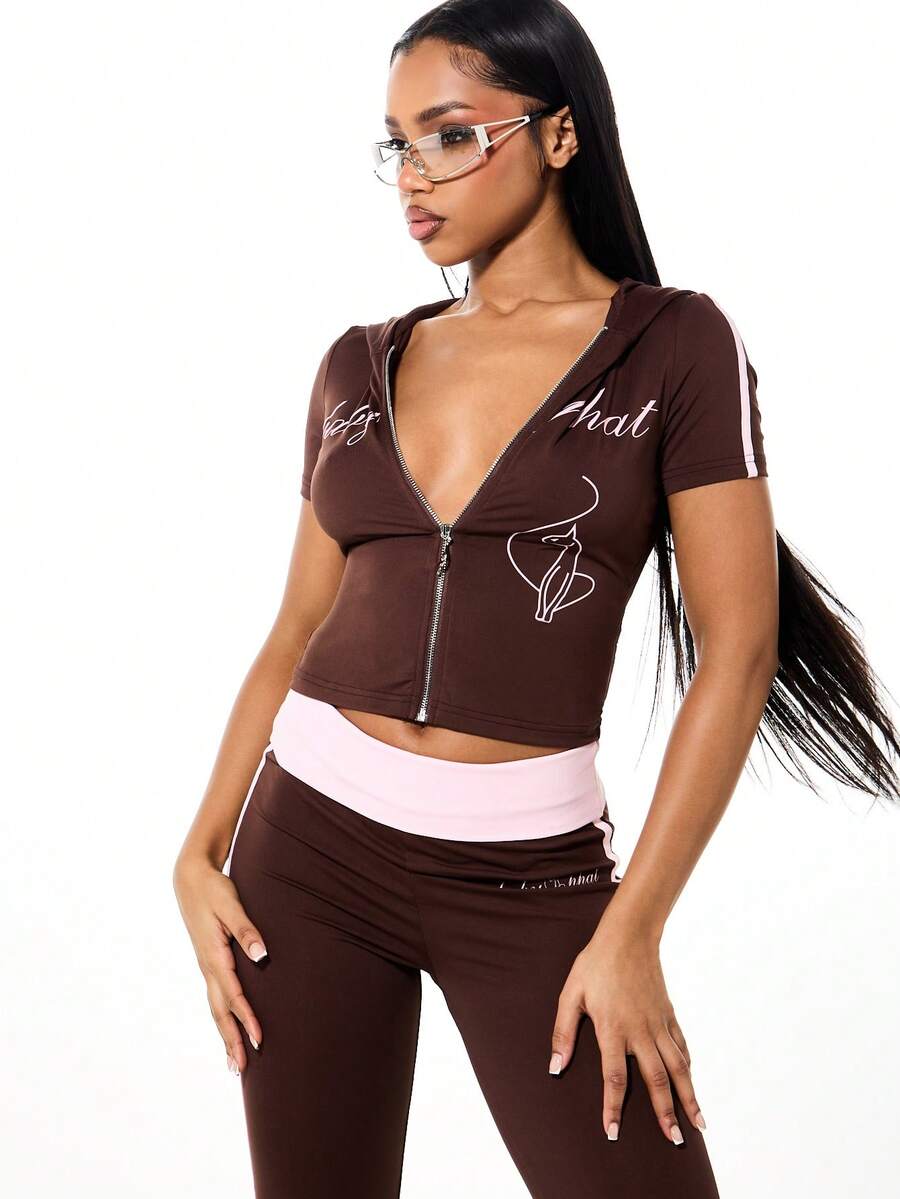 BABYPHAT 带帽拉链短款上衣，饰有文字图案和短袖，适合日常休闲穿着。 - 咖啡棕 - 查看 1