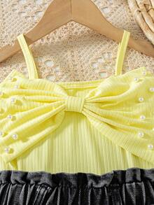 两件套女童夏季新款罗纹面料黄色吊带上衣，饰有蝴蝶结和珍珠，搭配黑色水钻边牛仔短裤，简约优雅休闲度假套装 - 彩色 - 查看 8