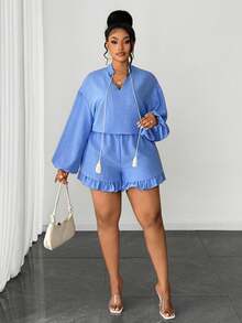 Maweii Ensemble chemise et short grande taille, élégant, uni, en tissu texturé tissé, col montant, manches bouffantes, col à nouer, épaules tombantes, ourlet à volants, taille élastique. Nouveauté grande taille. Idéal pour les soirées, les sorties, les rendez-vous galants, la Saint-Valentin, les vacances ou toute autre occasion. Pièce tendance et polyvalente. - Multicolore - Voir 4