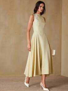 Revavyn Fashionable French Design Sense Commuting Cinched Waist 3D Floral Sleeveless Dress - Yellow - View 3