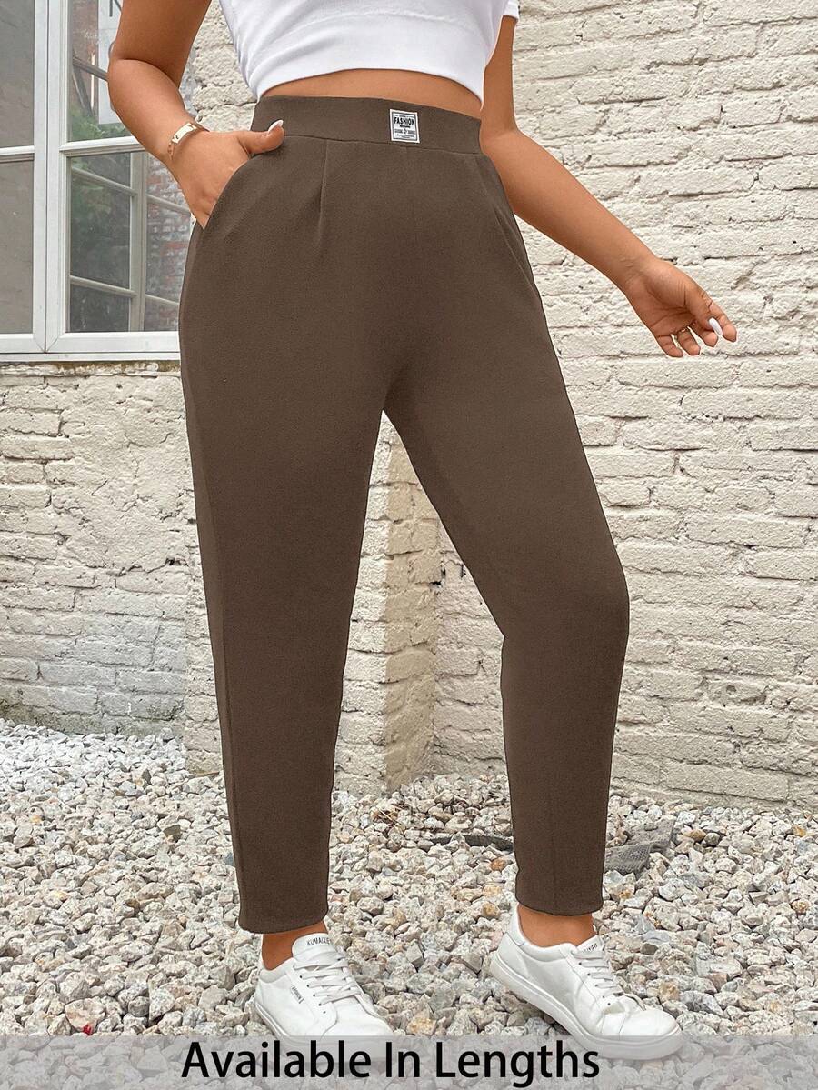 SHEIN PETITE CURVE 大码纯色褶裥口袋休闲裤 - 棕色 - 查看 1