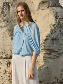 MOTF PREMIUM 女士褶皱圆领短袖露脐上衣，春夏款 - 淺藍色 - 查看 4