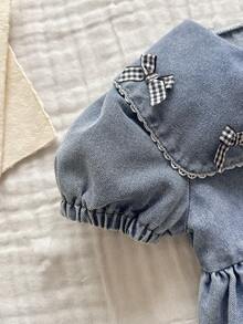 SHEIN Vintaside Kids 女婴牛仔休闲宽松短袖连衣裙，采用水洗做旧工艺，宽领设计，饰有可爱蝴蝶结，轻盈柔软的棉质牛仔面料，时尚百搭，是女孩们的必备单品，适合春夏穿着，休闲、拍照、外出、派对等场合皆宜，夏季新品上市。 - 淺色水洗藍 - 查看 7