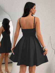 EURMUSE Robe ajustée et évasée avec bretelles spaghetti noires ornées de détails en strass, robe spécialement conçue, robe élégante - Noir - Voir 2